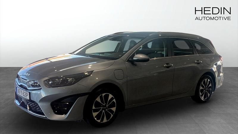 Grå (grey) Begagnad 2022 Kia Ceed Sportswagon Kombi | 249 900 kr (Marknadspris) - Bild 1/4