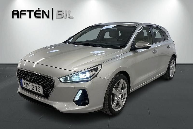 Begagnad Hyundai i30 Comfort 140 HK (102 kW) 2017 Silver Halvkombi