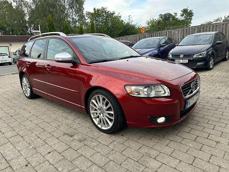 Begagnad Volvo V50 Momentum 116 HK (85 kW) 2011 Röd Kombi
