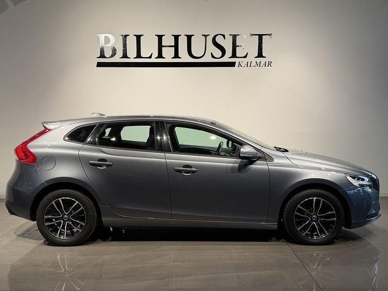 Begagnad Volvo V40 Momentum 150 HK (110 kW) 2016 Grå Halvkombi