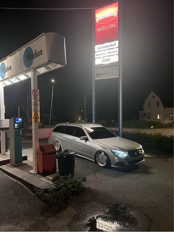 Silver Begagnad 2014 Mercedes E220 Avantgarde Kombi | 160 000 kr (Dyr) - Bild 1/4