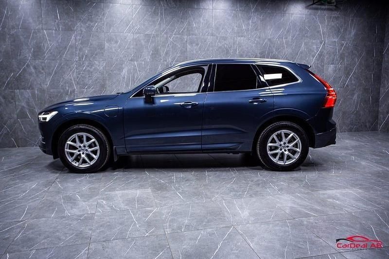 Begagnad Volvo XC60 Momentum 392 HK (288 kW) 2020 Blå SUV