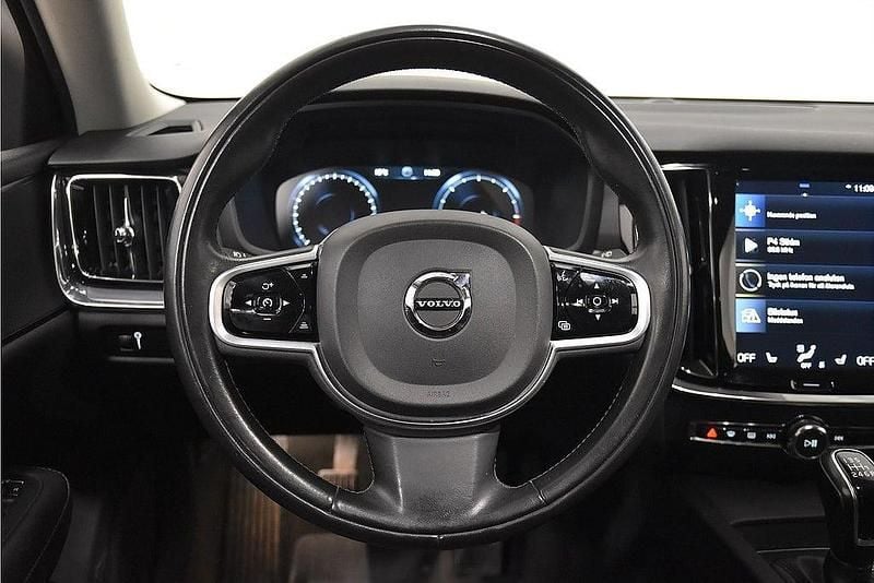 Begagnad Volvo V60 Momentum 190 HK (139 kW) 2018 Svart Kombi