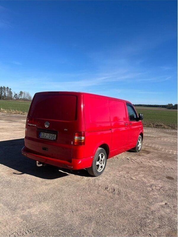 Röd Begagnad 2008 VW T5 Van | 45 000 kr (Marknadspris) - Bild 1/4