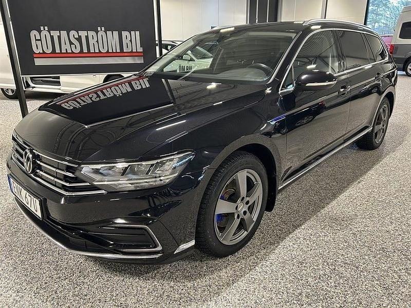 Svart Begagnad 2021 VW Passat GTE Kombi | 278 000 kr (Lite dyr) - Bild 1/4