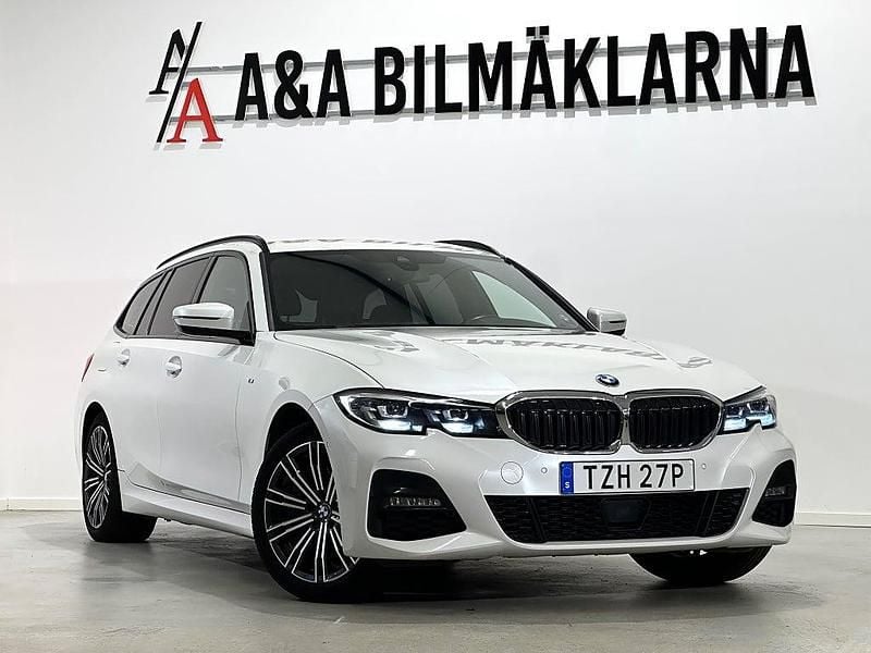 Vit Begagnad 2020 BMW 330e M Sport Kombi | 319 900 kr (Bra pris) - Bild 1/4
