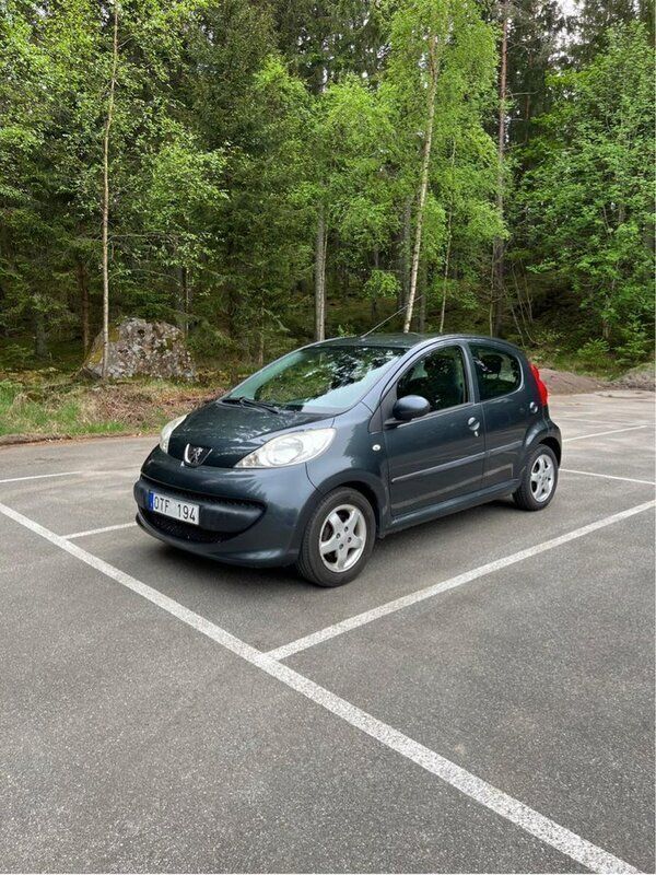 Grå Begagnad 2009 Peugeot 107 Halvkombi | 19 500 kr (Marknadspris) - Bild 1/4