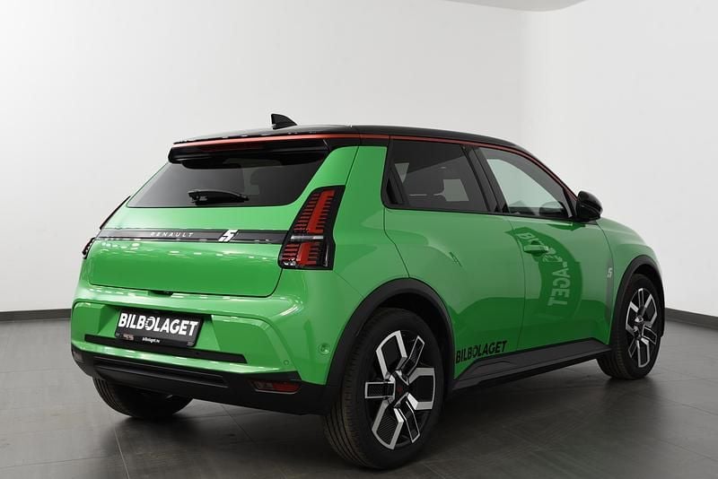 Begagnad Renault 5 E-Tech Techno 111 kW (151 HK) 2025 Grön Halvkombi