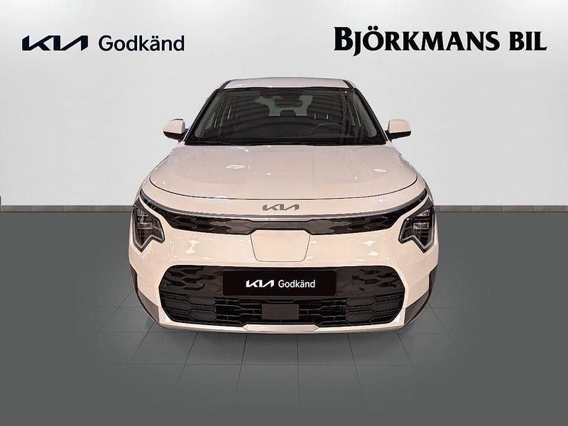 Begagnad Kia e-Niro 150 kW (204 HK) 2023 /swp/ snow white pearl m SUV