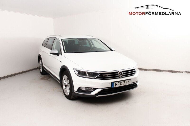 Vit Begagnad 2017 VW Passat Alltrack Kombi | 159 000 kr (Marknadspris) - Bild 1/4