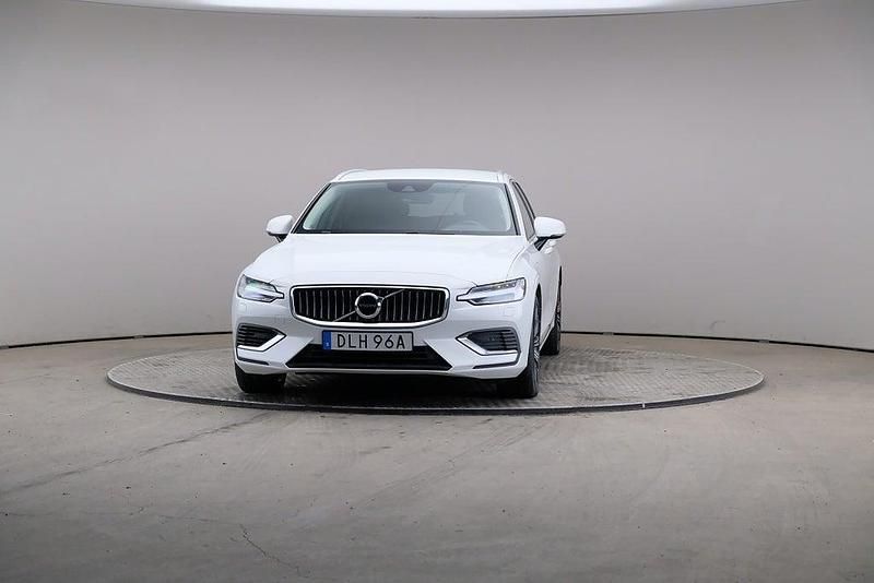 Begagnad Volvo V60 Inscription 253 HK (186 kW) 2021 Vit Kombi