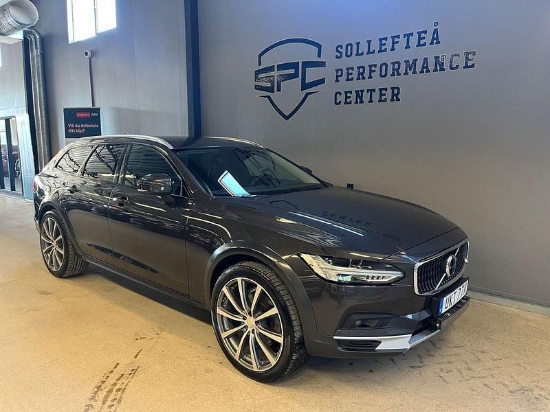 Grå Begagnad 2021 Volvo V90 CC Momentum Kombi | 349 900 kr (Lite dyr) - Bild 1/4