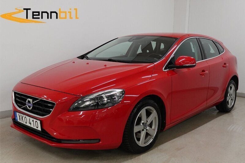 Röd Begagnad 2015 Volvo V40 Momentum Kombi | 125 900 kr (Bra pris) - Bild 1/4