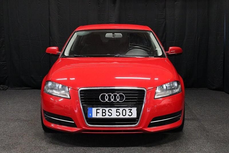 Begagnad Audi A3 Sportback Comfort 105 HK (77 kW) 2011 Röd Halvkombi