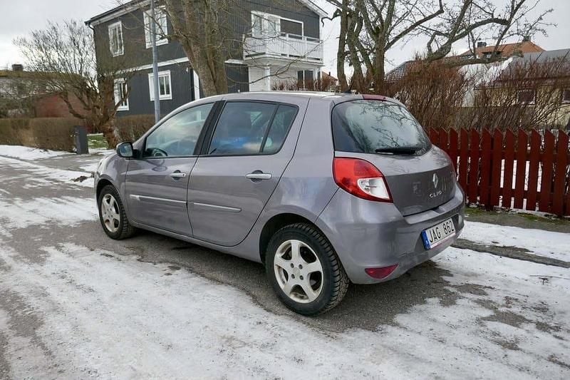 Begagnad Renault Clio R.S. 75 HK (55 kW) 2011 Halvkombi