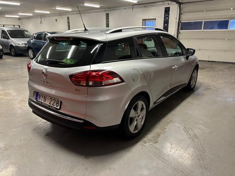 Begagnad Renault Clio IV 90 HK (66 kW) 2014 Silver Kombi