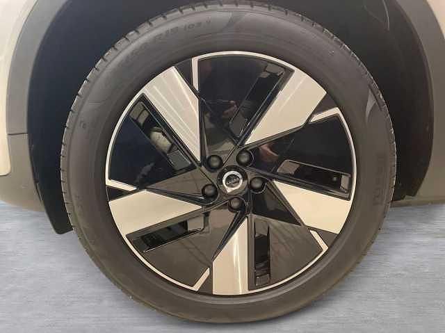 Begagnad Volvo EC40 Single Motor Extended Range 188 kW (256 HK) 2024 Silver SUV