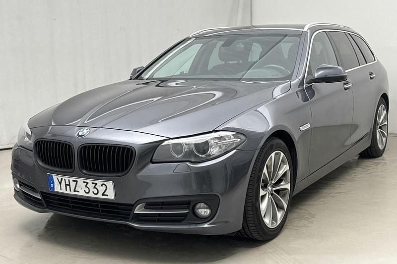 Grå Begagnad 2017 BMW 520 Kombi | 171 000 kr (Bra pris) - Bild 1/4