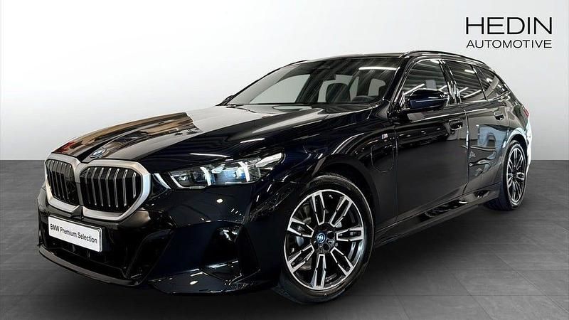 Svart Begagnad 2025 BMW 530 M Sport Kombi | 636 700 kr - Bild 1/4