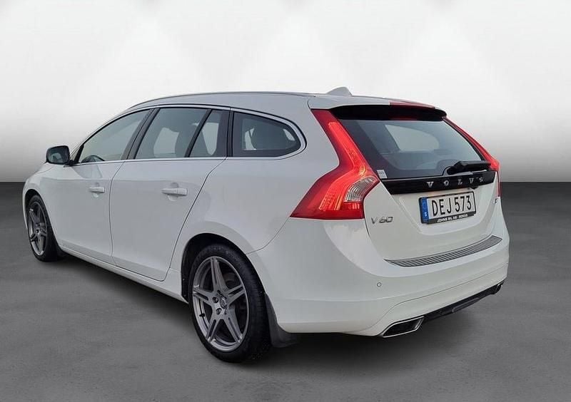 Begagnad Volvo V60 Summum 200 HK (147 kW) 2015 Vit Kombi