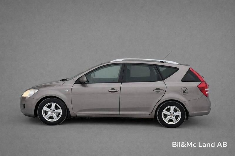 Begagnad Kia Ceed Sportswagon 125 HK (91 kW) 2008 Grå Kombi