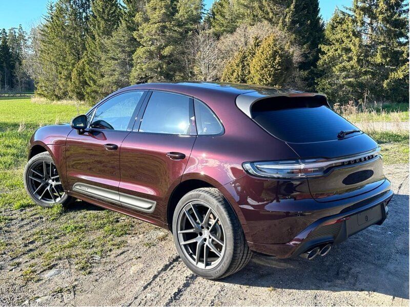 Röd Begagnad 2024 Porsche Macan SUV | 849 000 kr - Bild 1/4