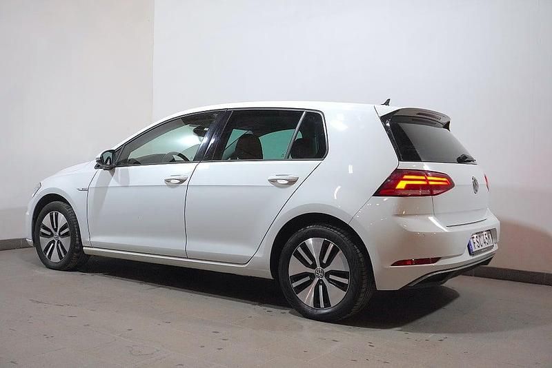Begagnad VW e-Golf 100 kW (136 HK) 2019 Vit Halvkombi