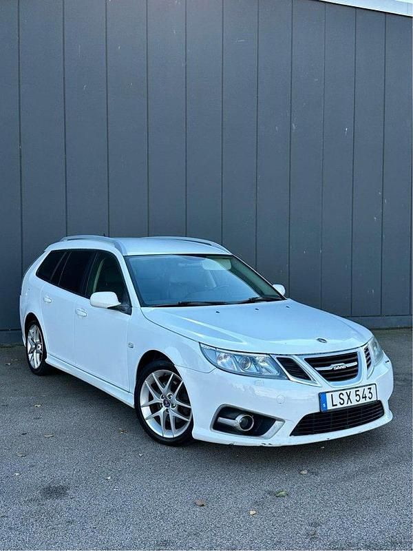 Vit Begagnad 2012 Saab 9-3 Griffin Kombi | 45 000 kr (Bra pris) - Bild 1/4