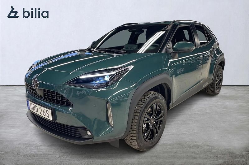 Grön Ny 2025 Toyota Yaris Hybrid Active | 359 900 kr (Dyr) - Bild 1/3