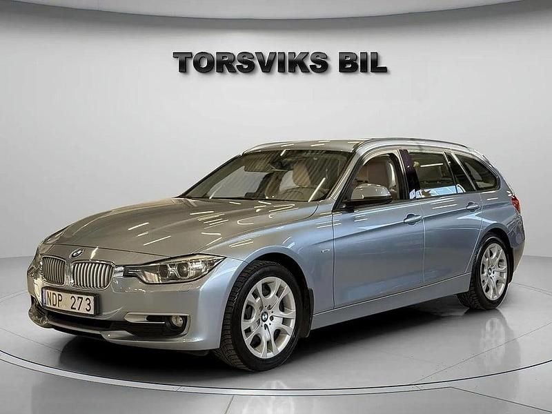 Blåmet Begagnad 2012 BMW 318 Kombi | 119 900 kr (Marknadspris) - Bild 1/4