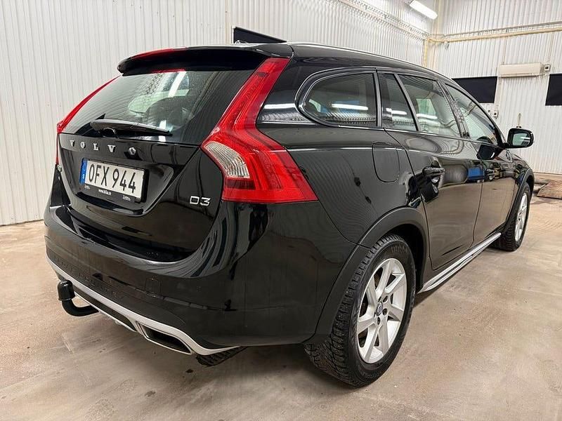 Begagnad Volvo V60 CC Summum 150 HK (110 kW) 2016 Svart Kombi