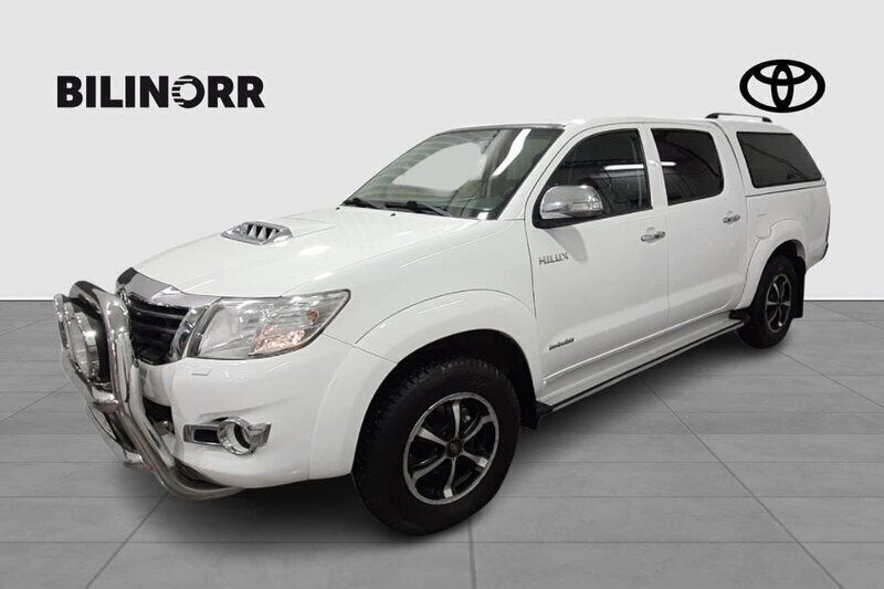 Vit Begagnad 2016 Toyota HiLux Pickup | 234 900 kr (Marknadspris) - Bild 1/4