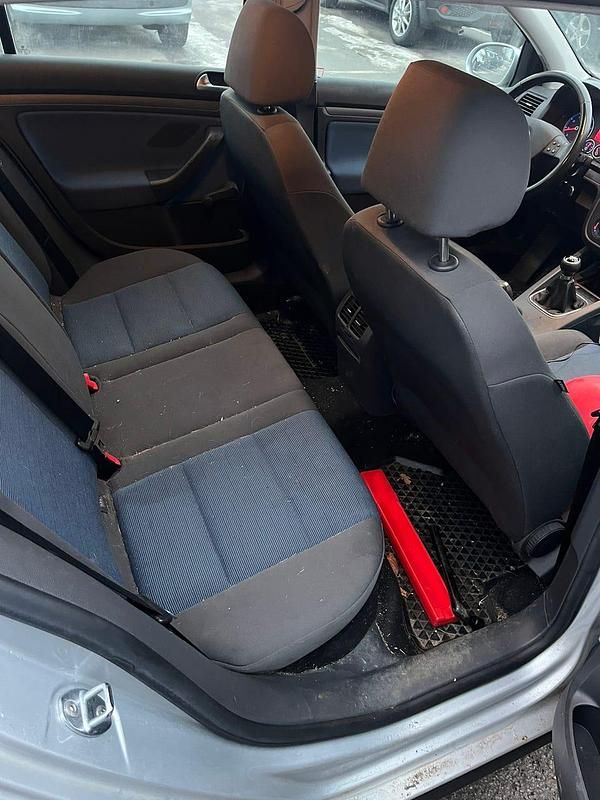 Begagnad VW Golf V 102 HK (75 kW) 2007