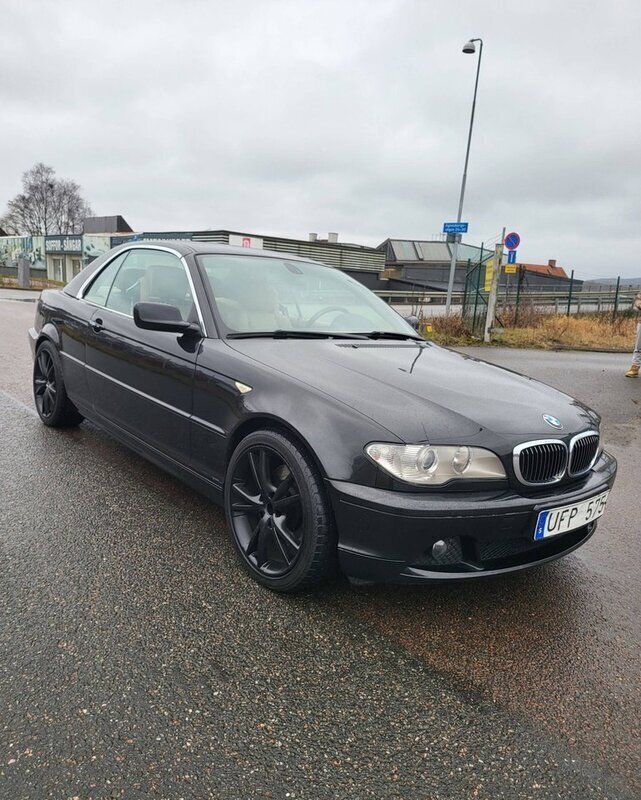 Svart Begagnad 2003 BMW 330 Cabriolet Cab | 84 900 kr (Bra pris) - Bild 1/4
