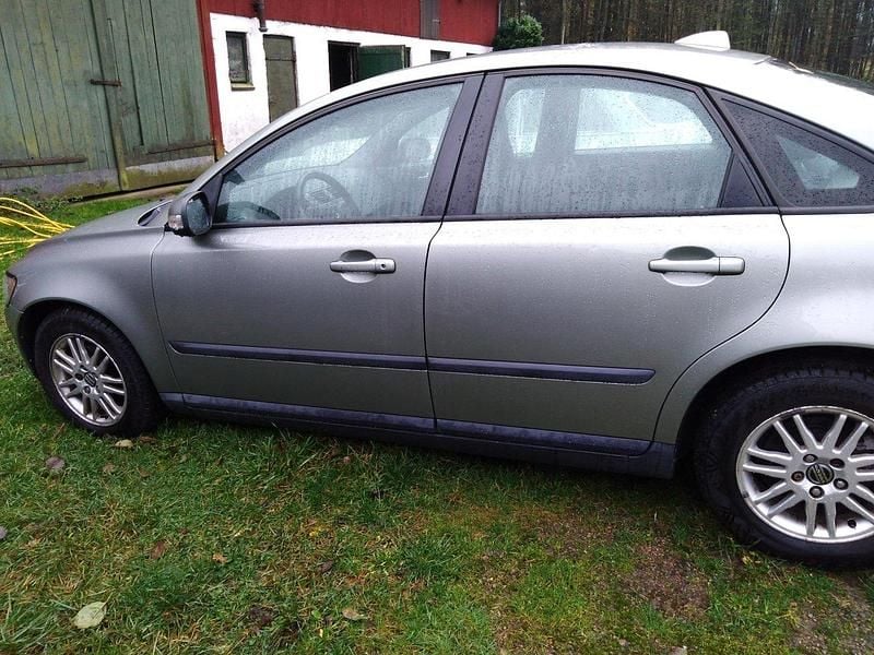 Grön Begagnad 2007 Volvo S40 Kinetic Sedan | 15 000 kr (Superpris) - Bild 1/4
