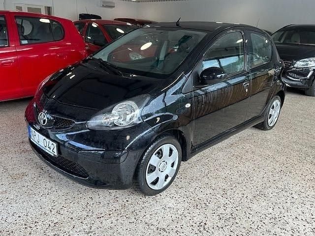 Svart Begagnad 2008 Toyota Aygo Halvkombi | 35 000 kr (Marknadspris) - Bild 1/4