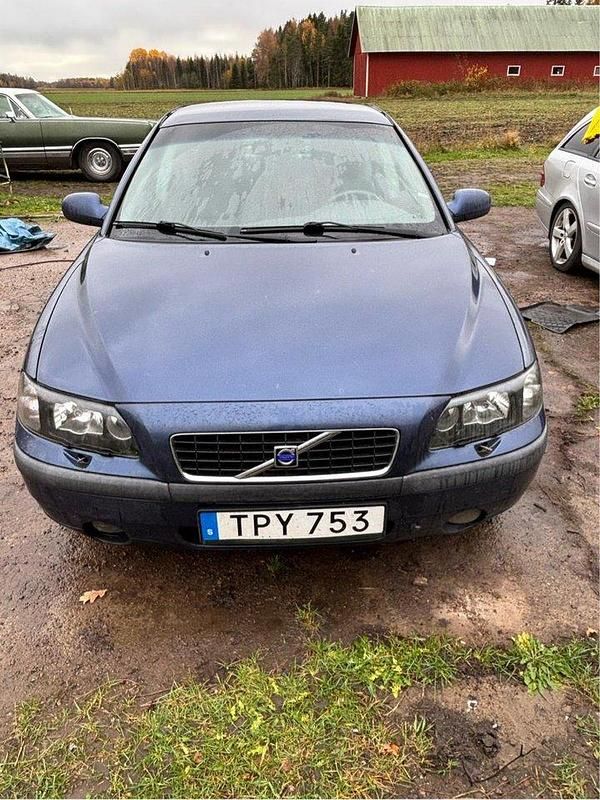 Blå Begagnad 2003 Volvo S60 Business Edition Sedan | 8 000 kr (Marknadspris) - Bild 1/4
