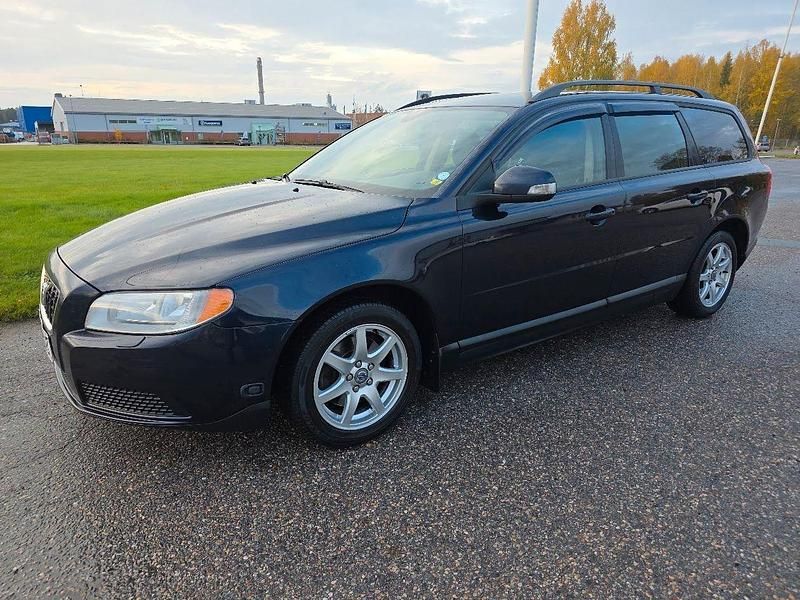 Mörkblå (blå) Begagnad 2008 Volvo V70 Kinetic Kombi | 28 500 kr (Marknadspris) - Bild 1/4