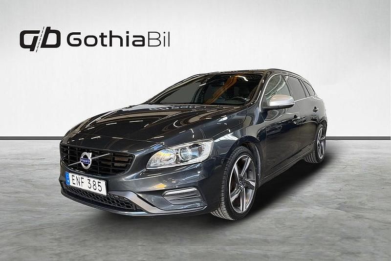 Grå Begagnad 2015 Volvo V60 R-Design Kombi | 129 900 kr (Marknadspris) - Bild 1/4