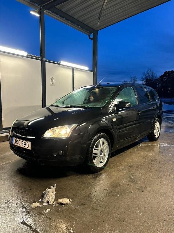Begagnad Ford Focus 125 HK (91 kW) 2006 Kombi