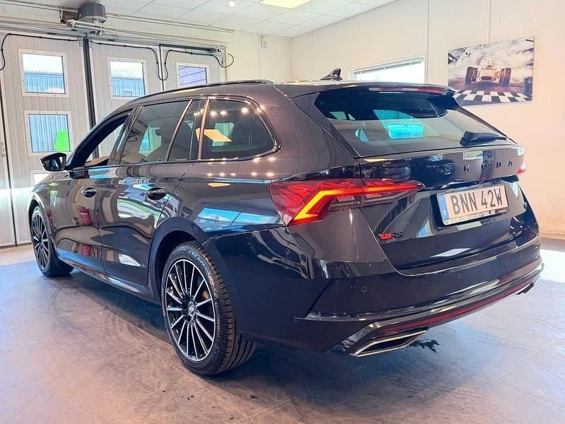 Begagnad Skoda Octavia RS 245 HK (180 kW) 2021 Svart Kombi