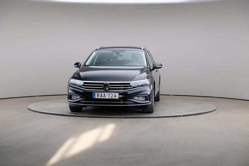 Begagnad VW Passat Executive 200 HK (147 kW) 2022 Svart Kombi