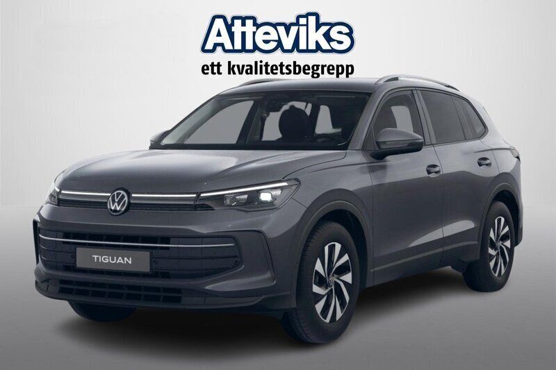 Mörkgrå Ny 2024 VW Tiguan Life SUV | 432 900 kr (Marknadspris) - Bild 1/4