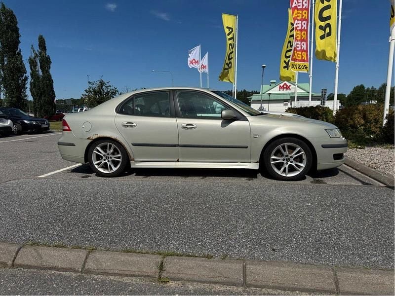 Gul Begagnad 2007 Saab 9-3 Linear Sedan | 15 000 kr (Bra pris) - Bild 1/4
