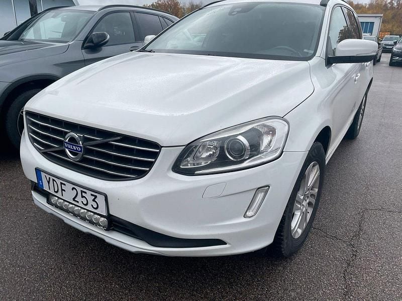 Vit Begagnad 2016 Volvo XC60 Momentum SUV | 185 000 kr (Marknadspris) - Bild 1/2