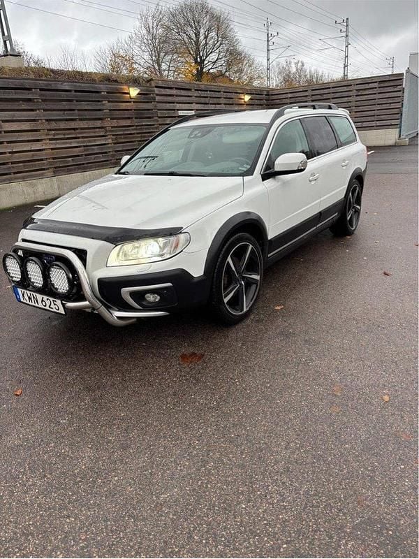 Vit Begagnad 2016 Volvo XC70 Momentum Kombi | 99 000 kr (Dyr) - Bild 1/3
