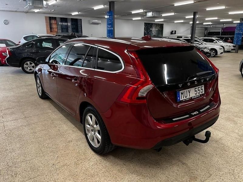 Begagnad Volvo V60 Summum 136 HK (100 kW) 2013 Röd Kombi