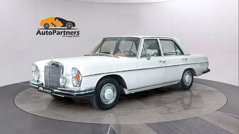 Vit Begagnad 1966 Mercedes S250 Sedan | 199 900 kr - Bild 1/4