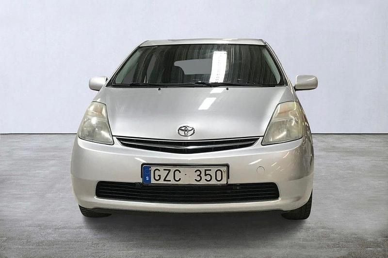 Begagnad Toyota Prius 112 HK (82 kW) 2008 Silver Halvkombi