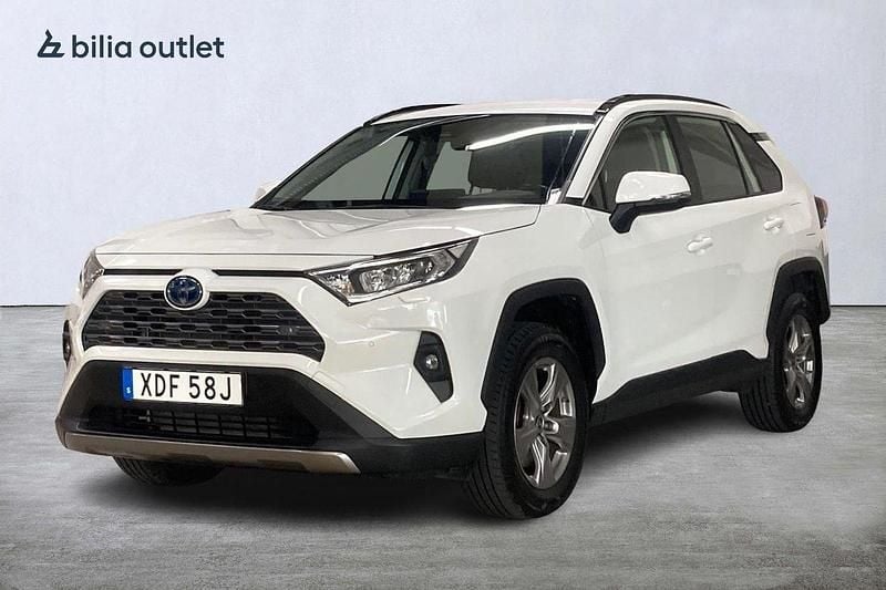 Vit Begagnad 2022 Toyota RAV4 Hybrid SUV | 354 900 kr (Superpris) - Bild 1/3